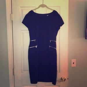 Black dress w zipper detail